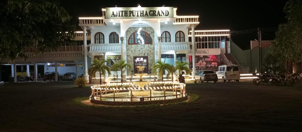 Ajith Putha Grand Hotel Madampe  Exterior photo